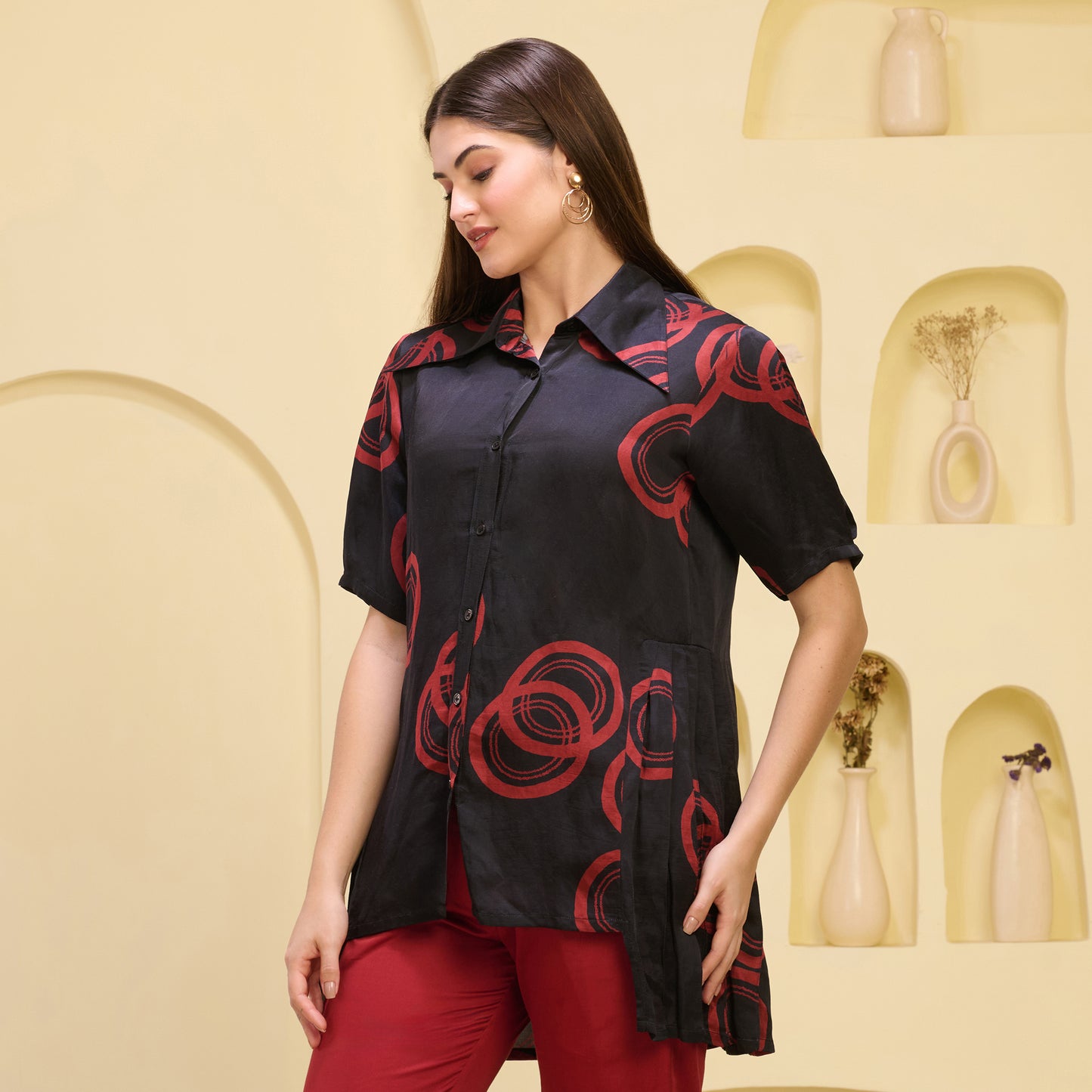 Black and Red Powerful Print Pleated Shirt