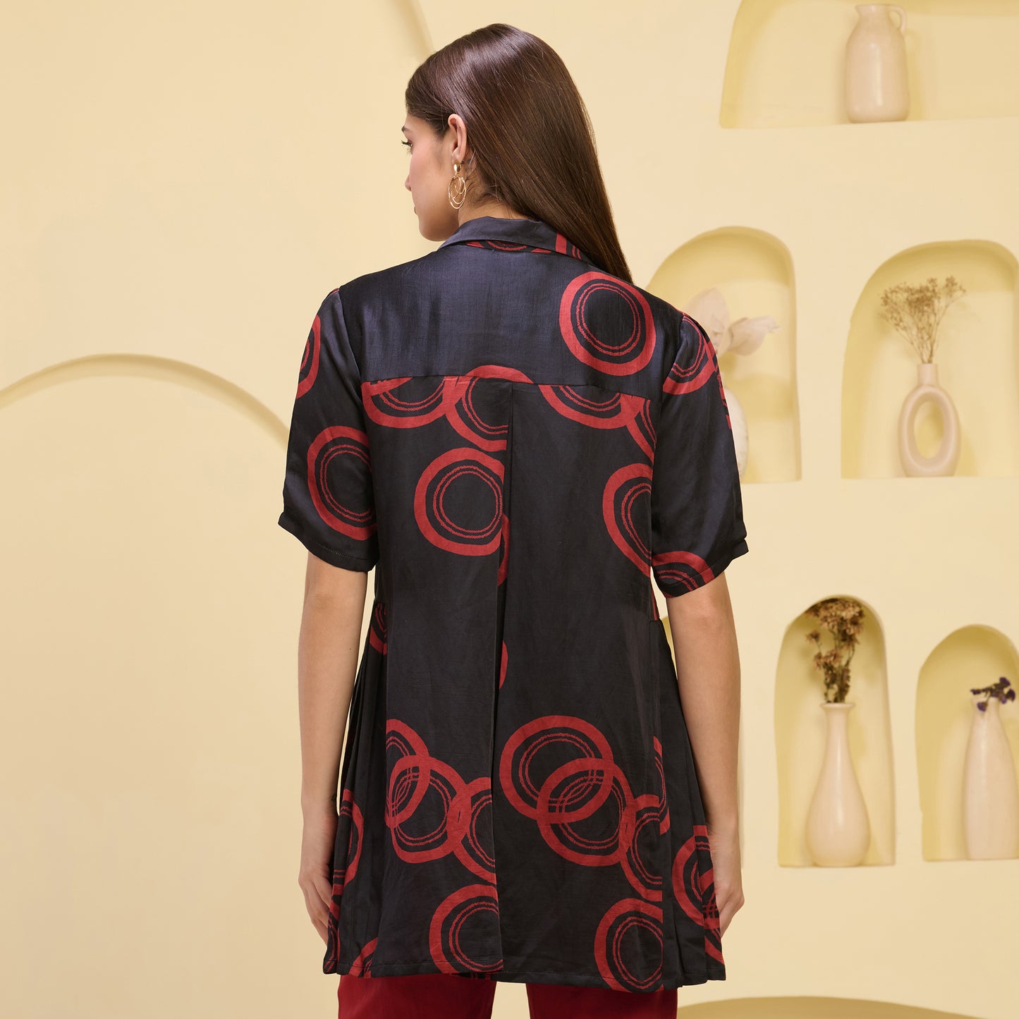 Black and Red Powerful Print Pleated Shirt