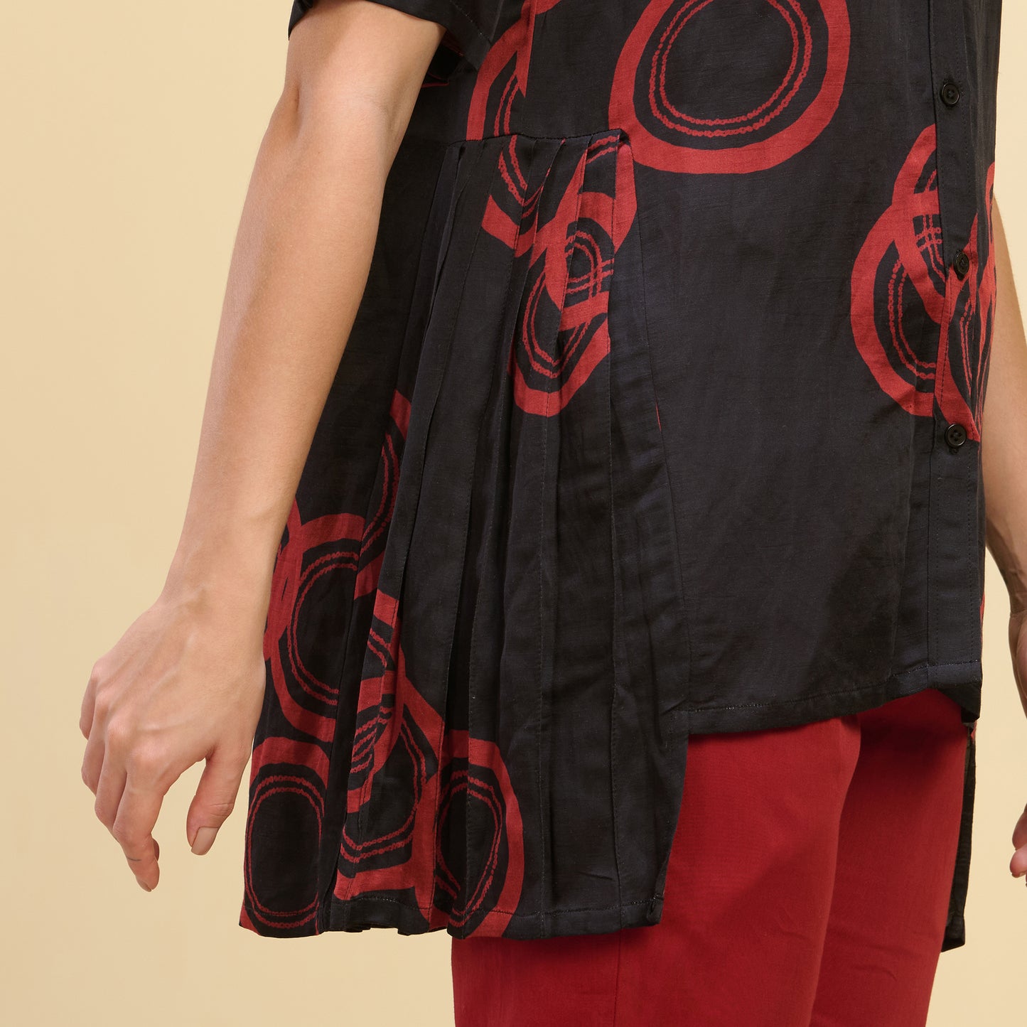 Black and Red Powerful Print Pleated Shirt