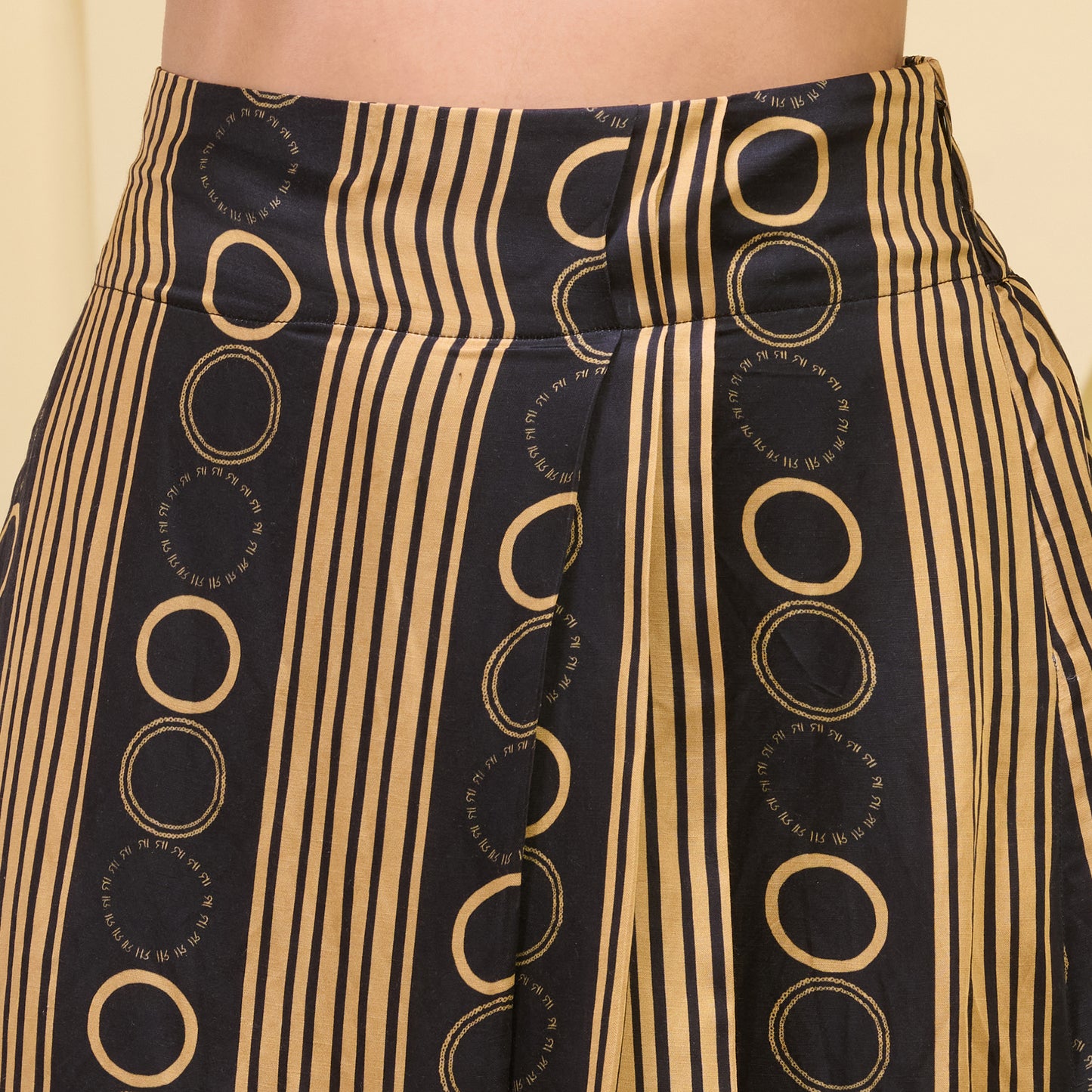 Black and Golden Powerful Stripe Print Full Length Skirt with Front Slit